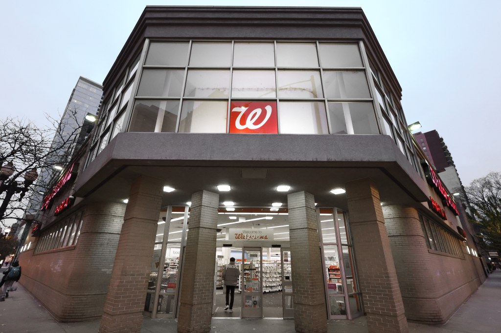 Walgreens posts better-than-expected first quarter financial results