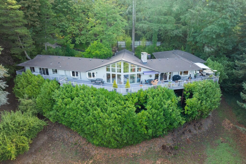This Portland midcentury modern for sale at $1,085,000 has Space Age appeal. See inside