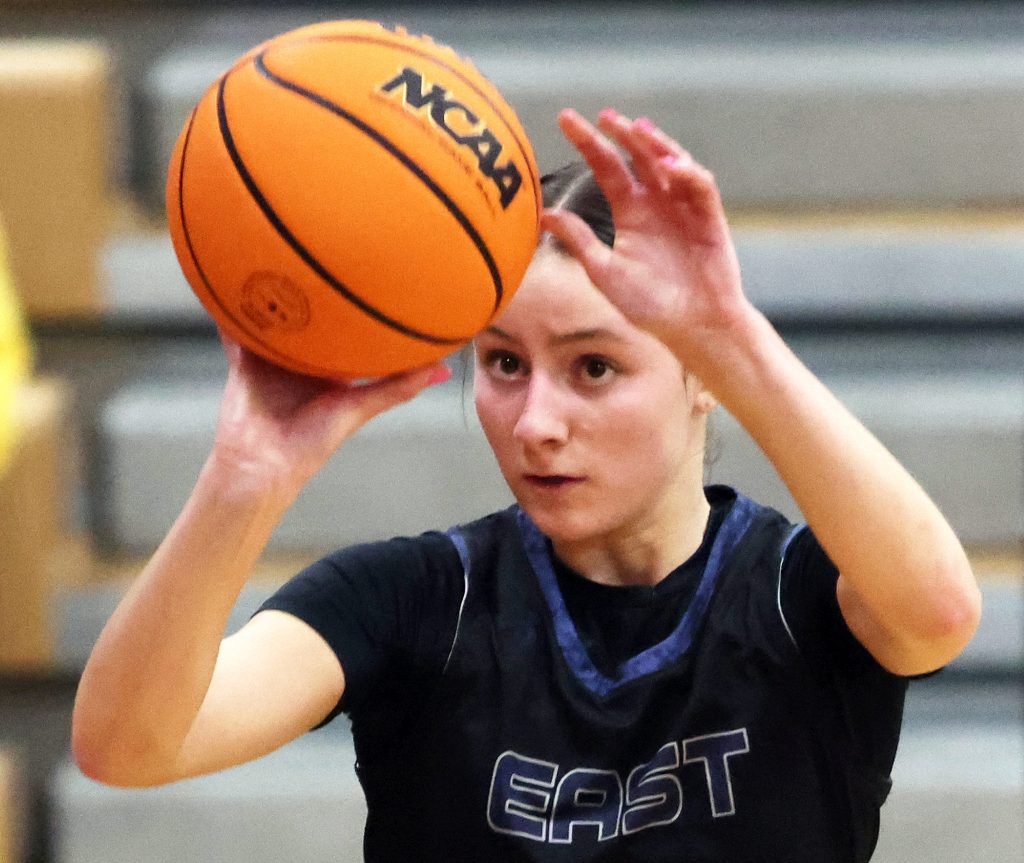 Aubrey Lamberti lifts Oswego East past Oswego