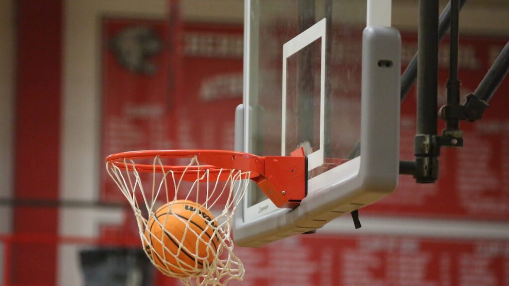 Glen Ridge holds off Livingston - Boys basketball - Essex County Tournament recap