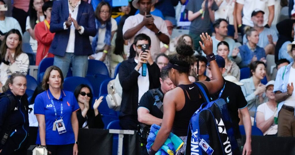 Australian Open: Naomi Osaka stops playing because of an injury against Belinda Bencic
