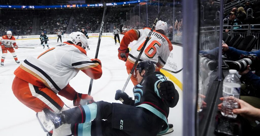 Mason McTavish leads Ducks past the Seattle Kraken