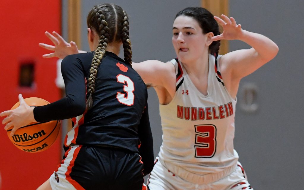 Adrianna Lesniak bets on herself, Mundelein wins