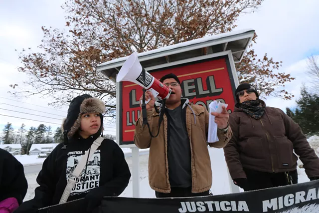 Nerio Jimenez, 26, addressing workers - KEVIN MCCALLUM ©️ SEVEN DAYS