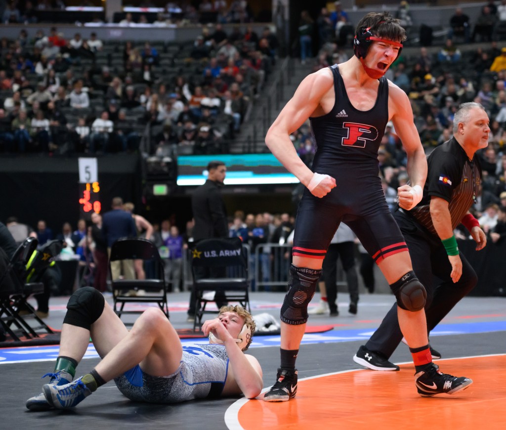 Pomona wrestling dynasty continues with seventh straight Class 5A championship