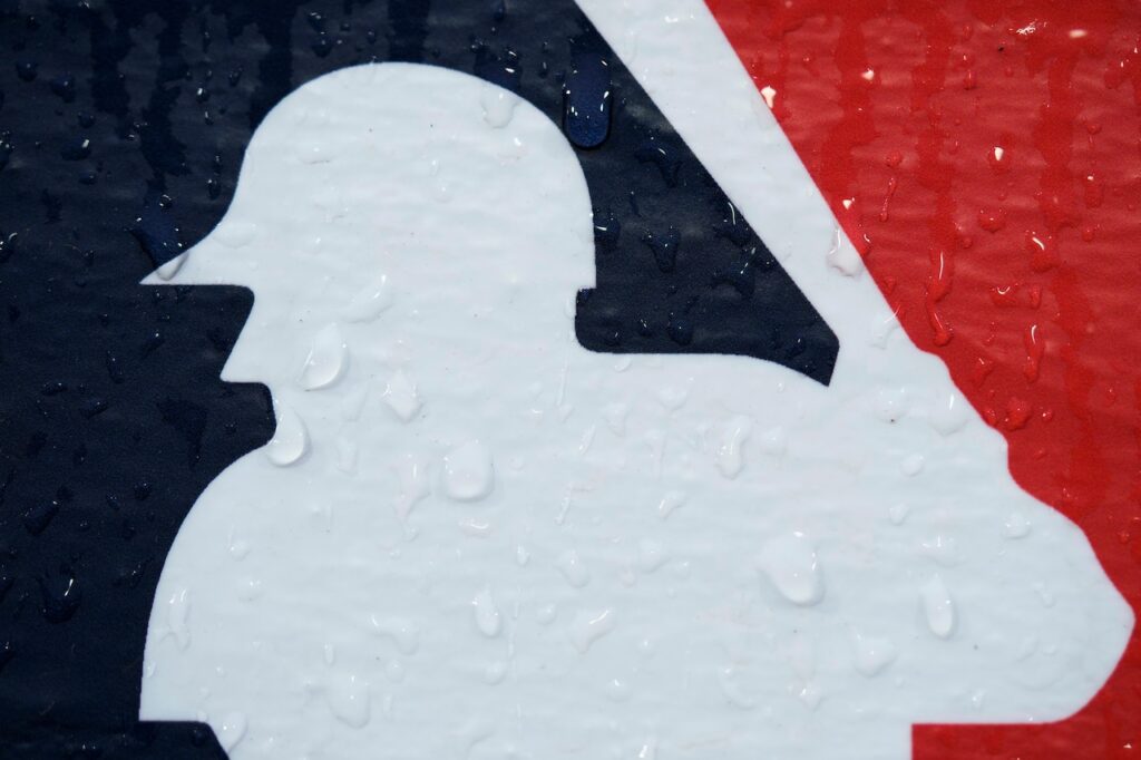 Former Mets pitcher lands with new team