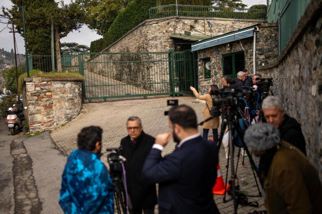 Russian, US diplomats discuss normalizing embassy operations