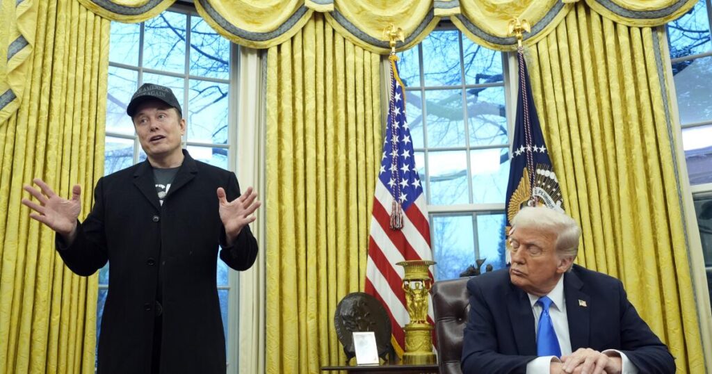 Trump signs executive order to continue downsizing federal workforce