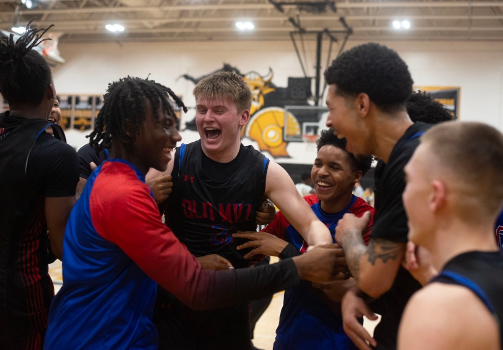 Old Mill boys basketball holds off Mt. Hebron for regional title