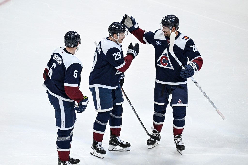 Avs' Nathan MacKinnon makes history, Scott Wedgewood shuts down Chicago
