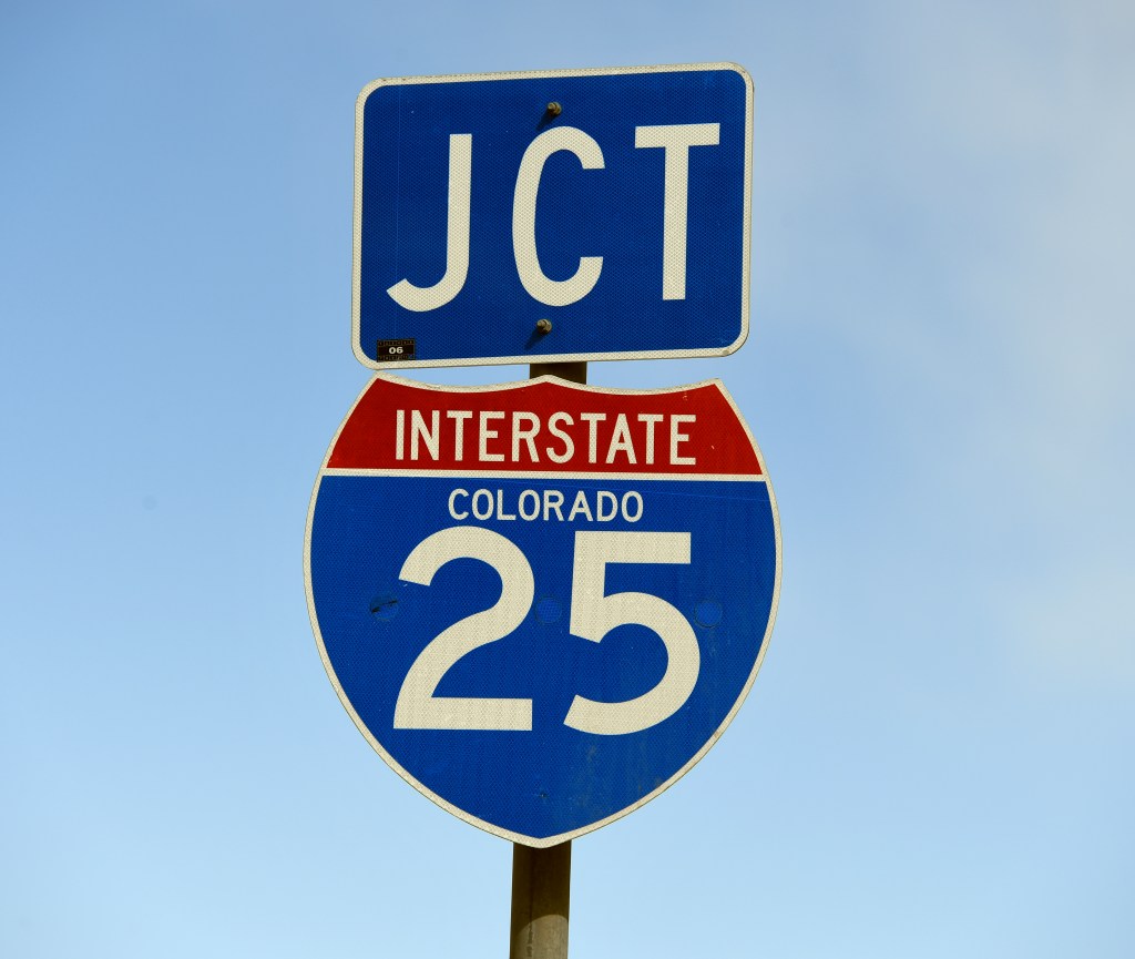 Investigation closing a part of southbound I-25 early Saturday morning