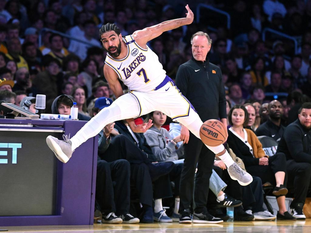 Lakers rompen racha de cuatro derrotas con un triunfo por 107-96 sobre los Suns – Chicago Tribune