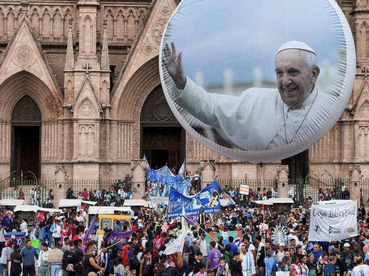 REUTERS/MARTIN COSSARINI
                                A drone view shows a balloon with the image of Pope Francis and the Lujan basilica during a Mass for the recovery of Pope Francis health, in Buenos Aires, Argentina.