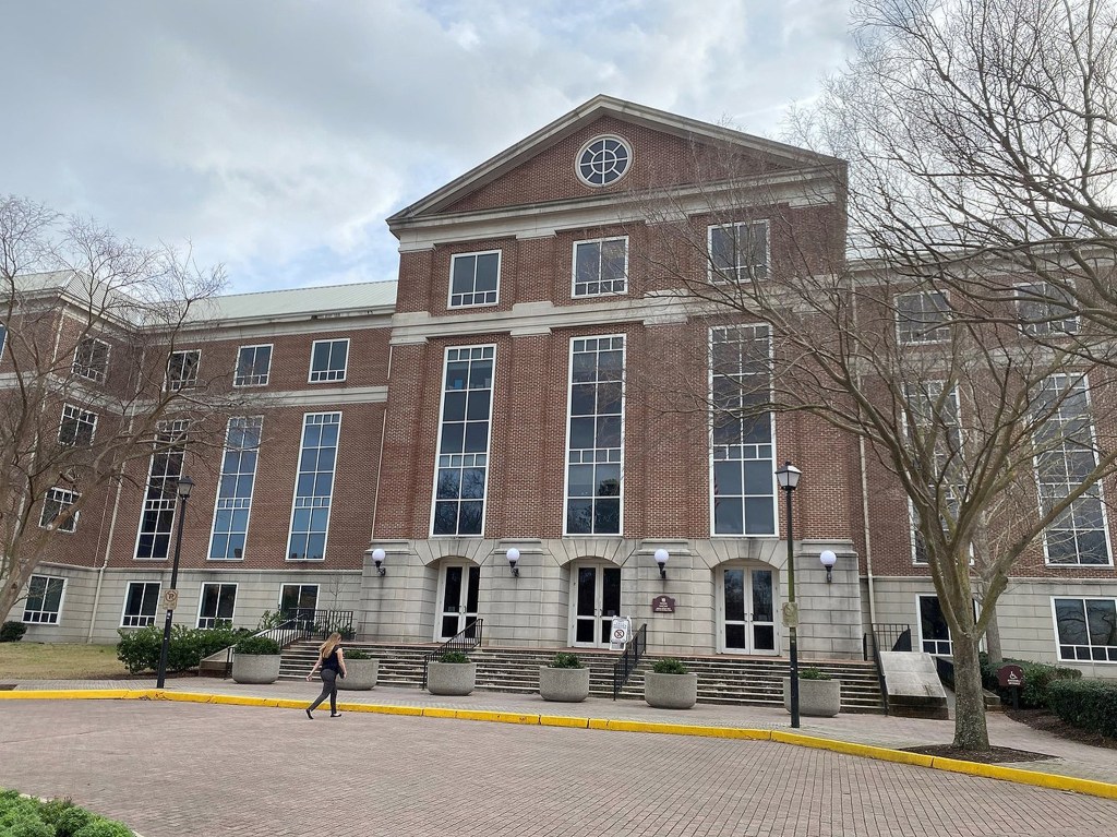 Ex-Virginia Beach prosecutor pleads guilty to stealing thousands from crime victim fund to cover gambling debts – The Virginian-Pilot