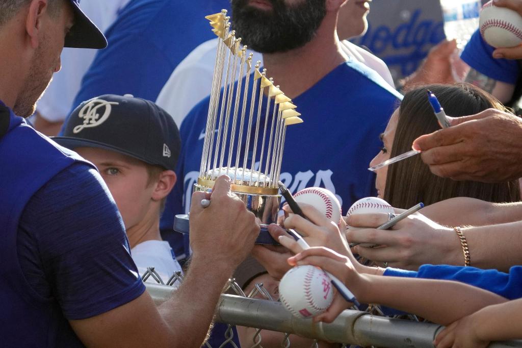Los Dodgers, campeones de la Serie Mundial, visitarán a Trump en la Casa Blanca el 7 de abril – Chicago Tribune