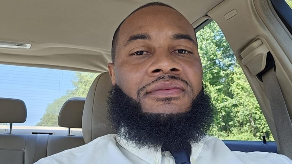 Did the Decatur police officer who killed Steve Perkins have the right to be in his yard?