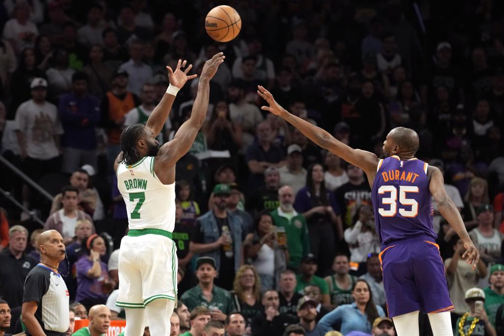 Celtics aplastan 132-102 a Suns para su séptima victoria consecutiva – Chicago Tribune