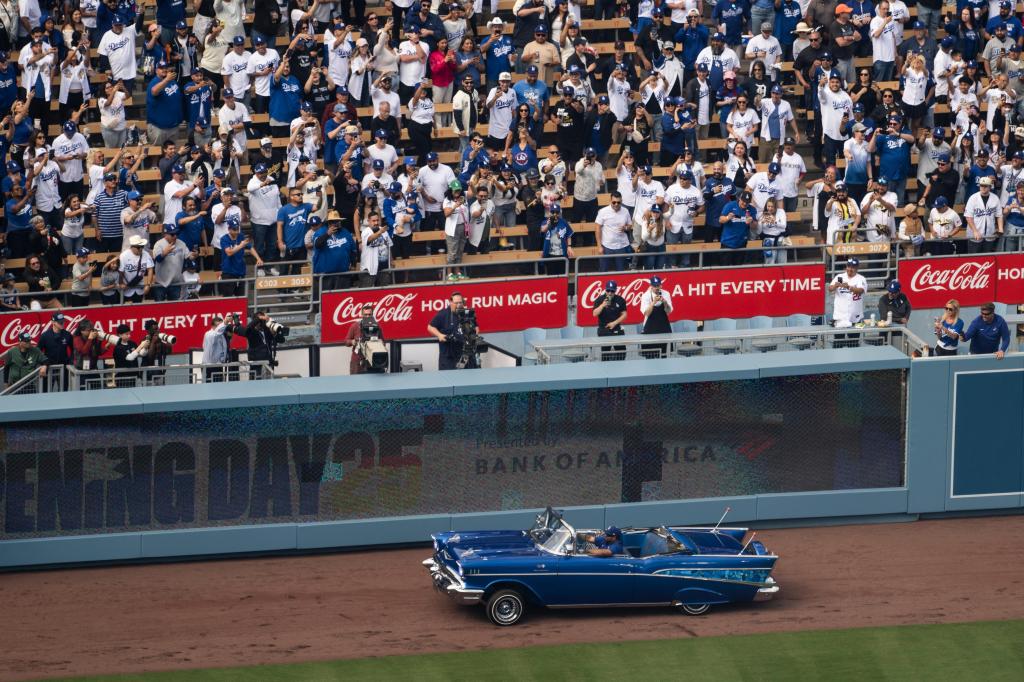 Dodgers celebran título de Serie Mundial con Ice Cube y Kirk Gibson al inaugurar nueva campaña – Chicago Tribune