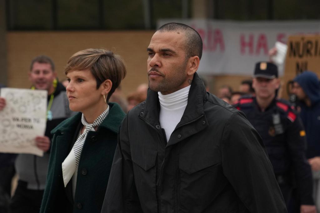 Tribunal español anula condena por violación al futbolista Dani Alves en apelación – Chicago Tribune