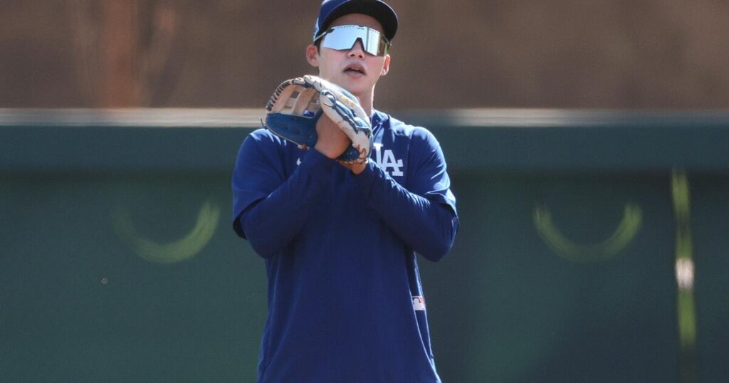 Dodgers option utilityman Hyeseong Kim, right-hander Bobby Miller