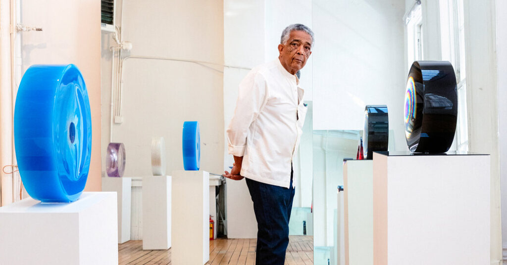 Fred Eversley, Sculptor of Otherworldly Discs, Is Dead at 83