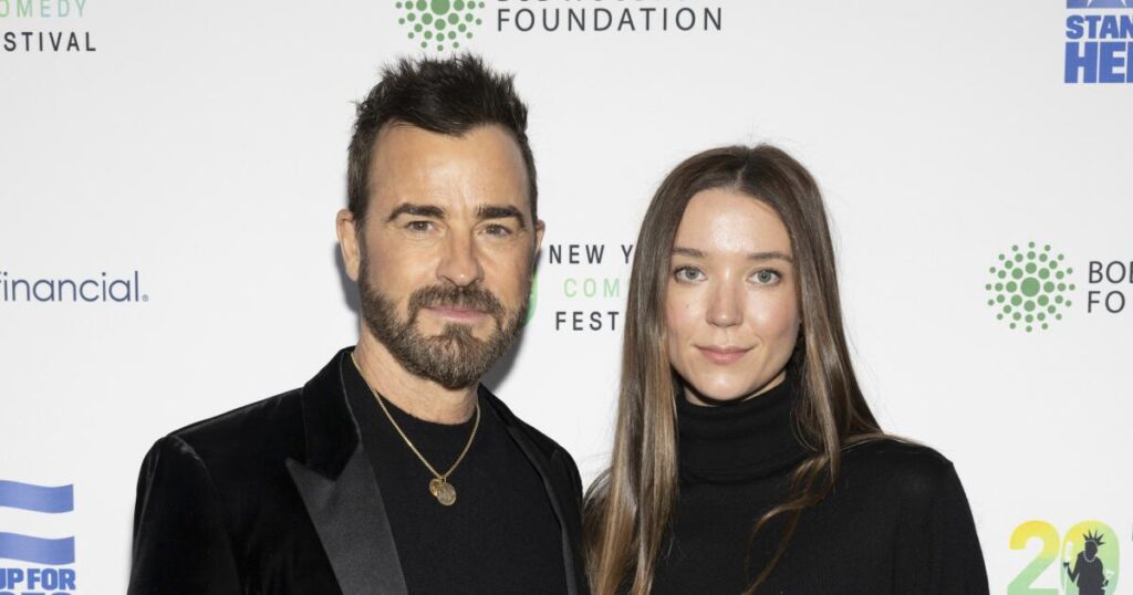 Justin Theroux, Nicole Brydon Bloom act like they're married