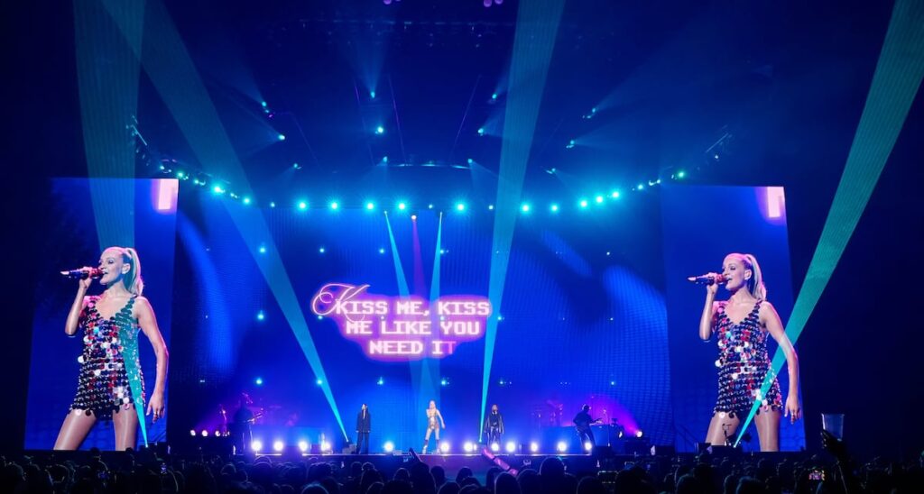 Kelsea Ballerini salutes faithful Utah fans during 'Live on Tour' stop