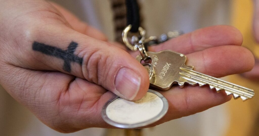 Under pressure from city, Everett homeless center finds new spot