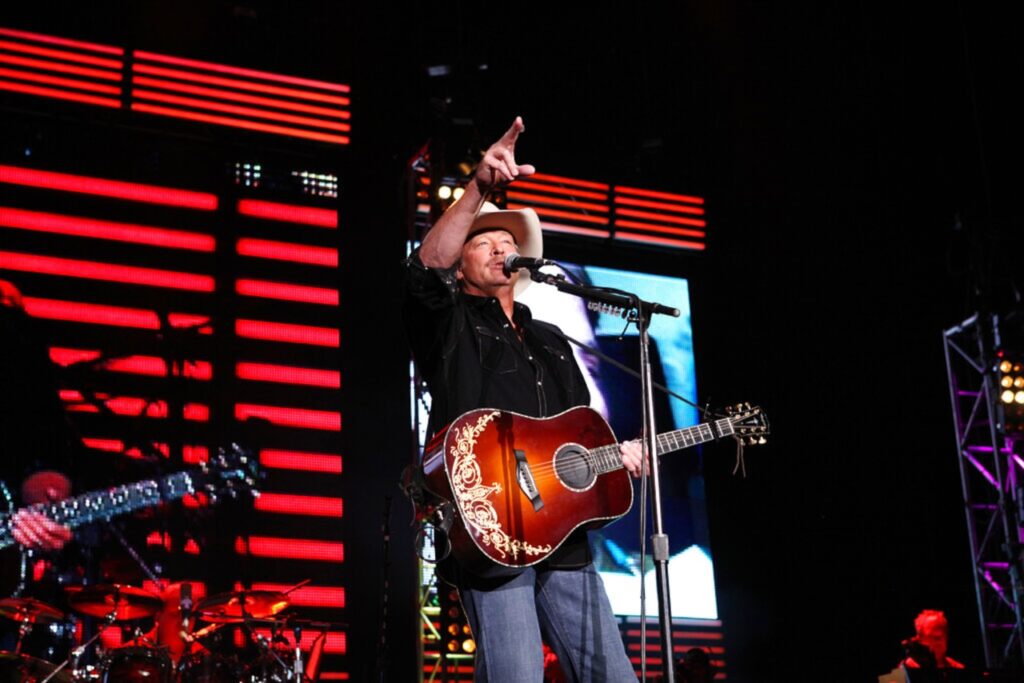Alan Jackson, country music icon, pulls wife on stage for slow dance to celebrate milestone