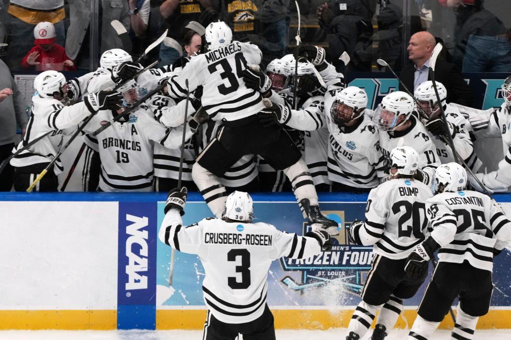 Western Michigan beats Boston University 6-2