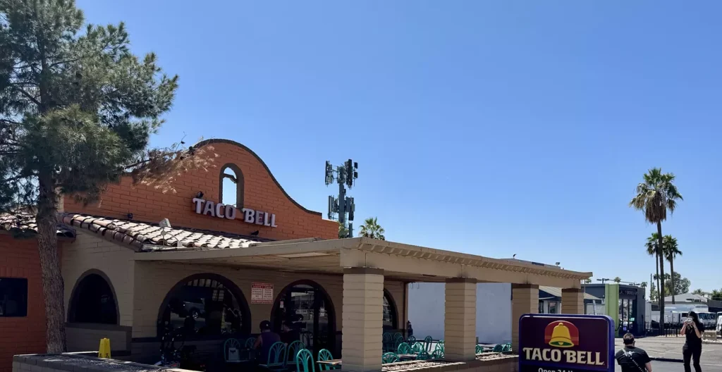Valley reacts to the closure of iconic retro Scottsdale Taco Bell