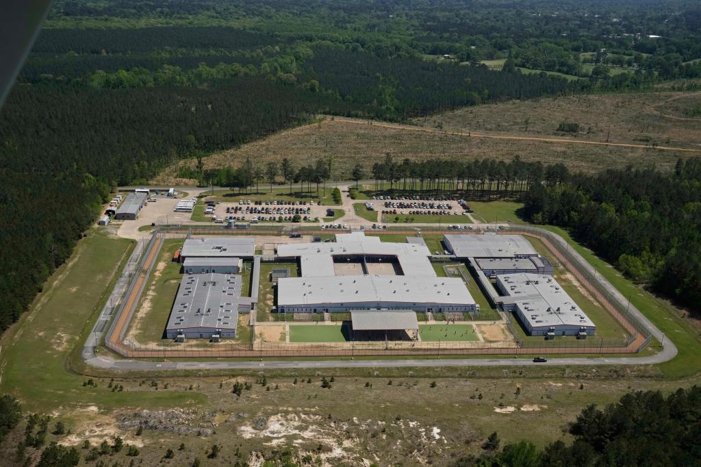 Trump administration seeks explosive expansion of nation’s immigration detention system – Baltimore Sun