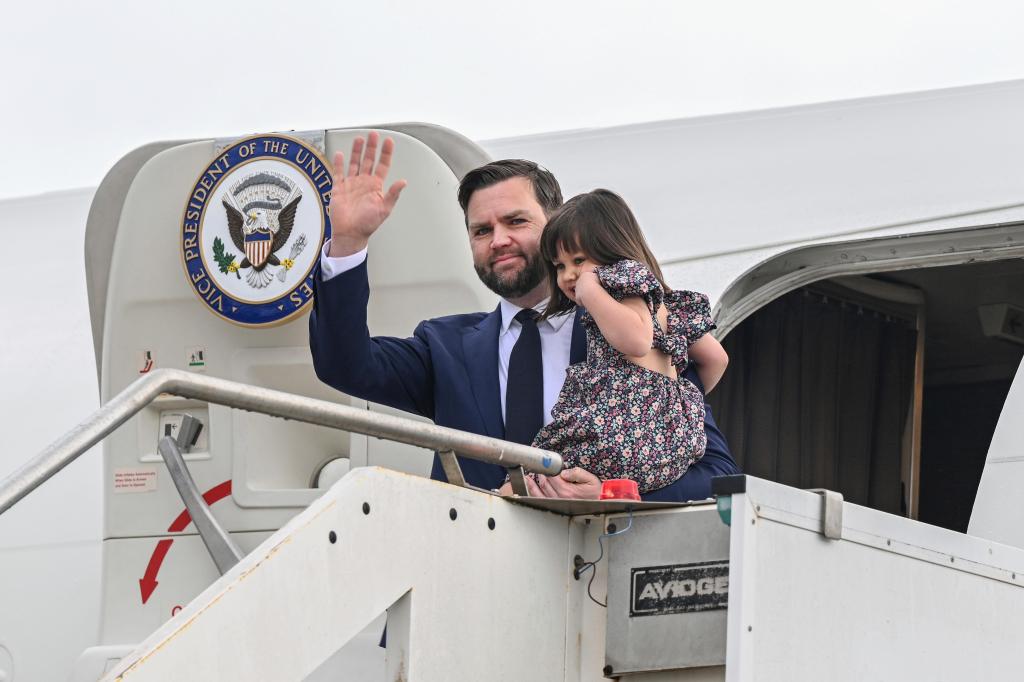 JD Vance visita Italia y el Vaticano tras su choque con el papa por la inmigración – Chicago Tribune