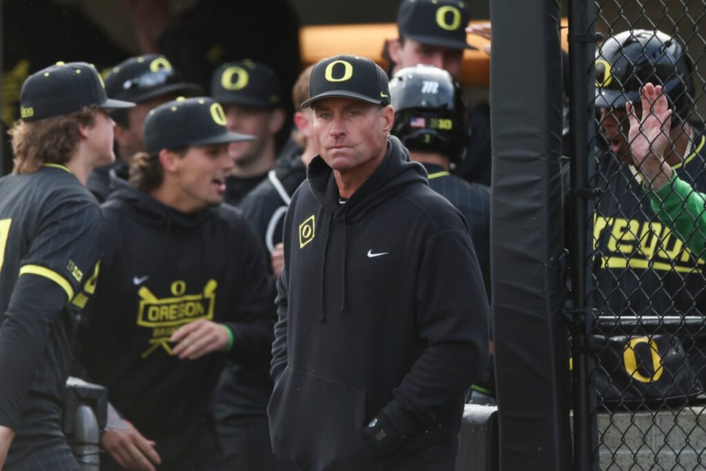 Oregon baseball moves up in polls after taking series from UCLA
