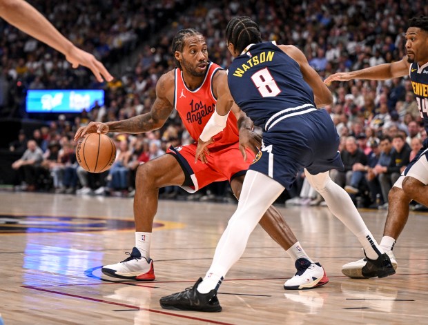 Peyton Watson (8) of the Denver Nuggets defends Kawhi Leonard...
