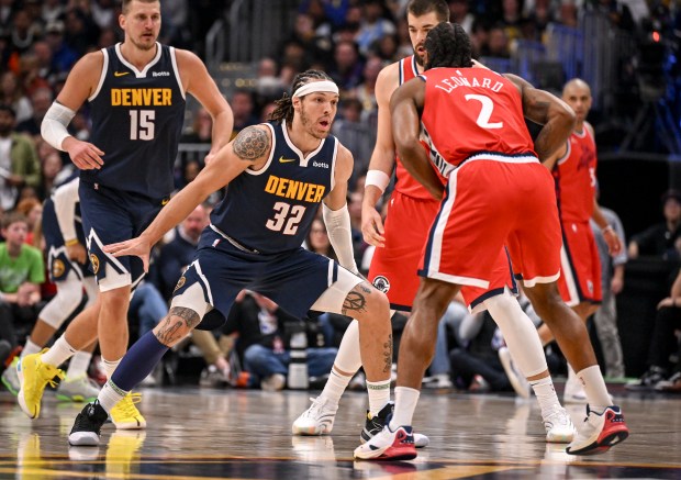 Aaron Gordon (32) of the Denver Nuggets defends Kawhi Leonard...