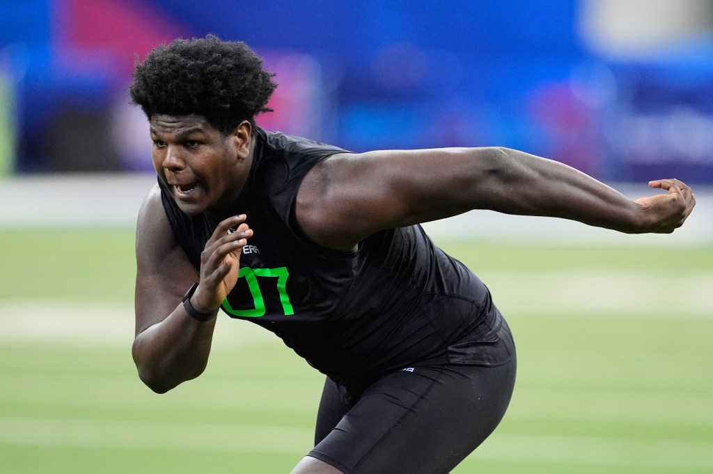 Commanders select Oregon offensive tackle late in NFL draft’s first round – The Virginian-Pilot
