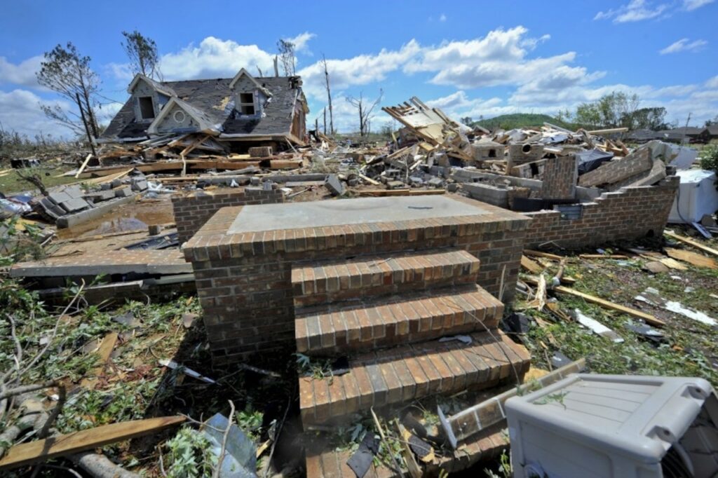 Madison County Alabama 911 center took 1,700 calls during April 27, 2011 tornado outbreak; not one was missed
