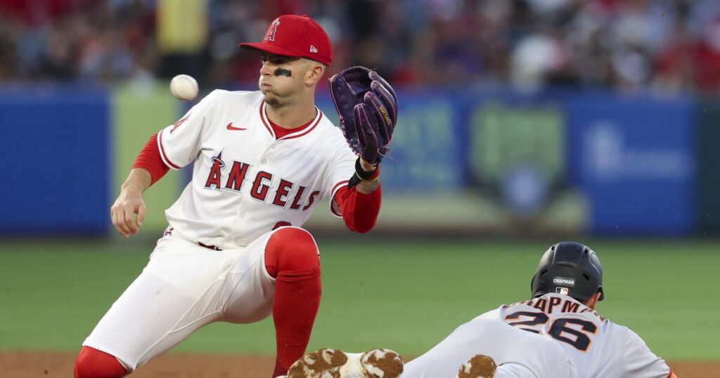 Mike Trout hits two homer runs, but Angels fall to Giants
