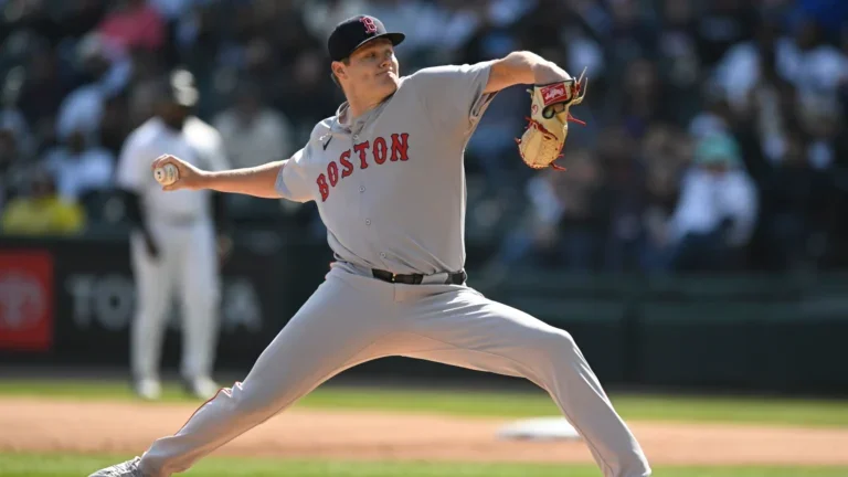 What Alex Cora said of Richard Fitts's shoulder injury after getting pulled from Red Sox' loss to White Sox