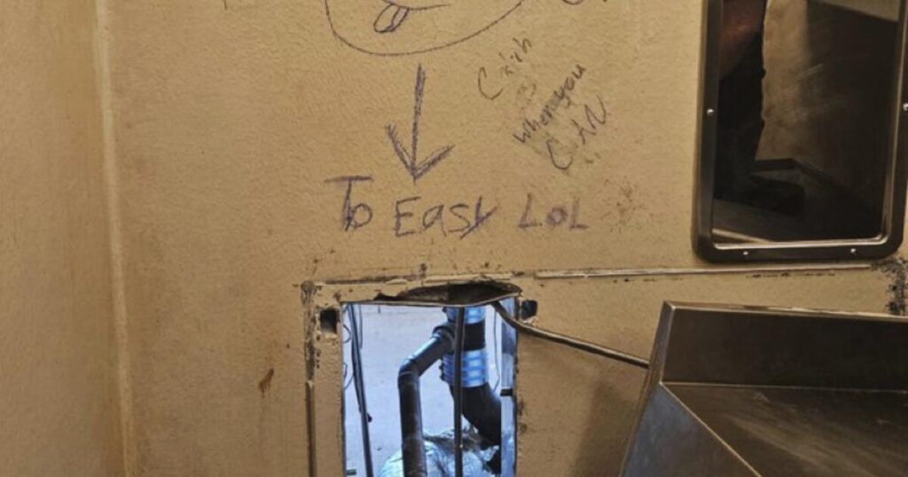 10 escape from New Orleans jail through hole in cell wall