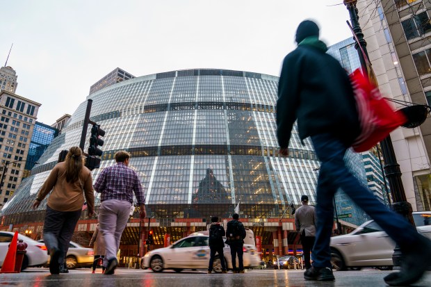 People walk outside the Thompson Center in the Loop, Dec. 15, 2021, in Chicago. (Armando L. Sanchez/Chicago Tribune)