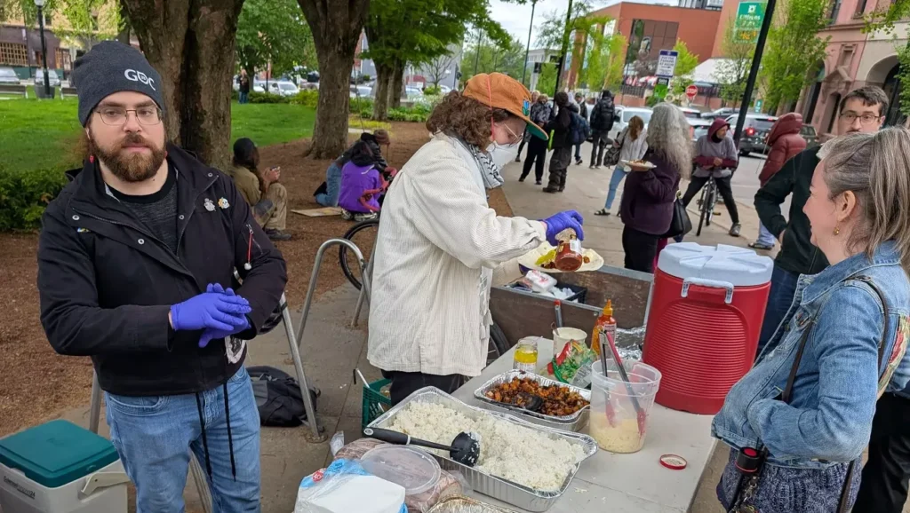 Burlington Council Directs Mayor to Move Free Lunch Program