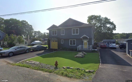 11 South Beach Road, Lake Hopatcong, NJ