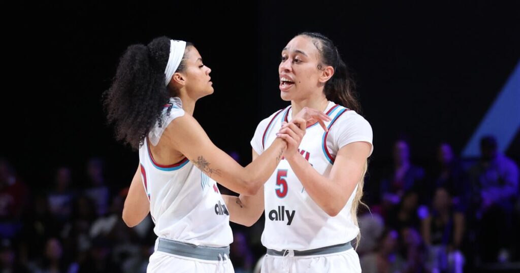 Dearica Hamby helps spur Sparks teammate Rae Burrell's development