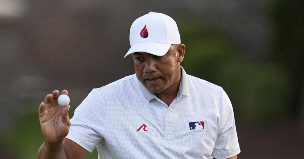 Jhonattan Vegas shoots 64 to take early lead at PGA Championship