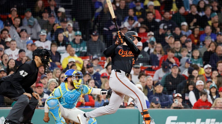 Orioles hang on to win nightcap against the Red Sox 2-1