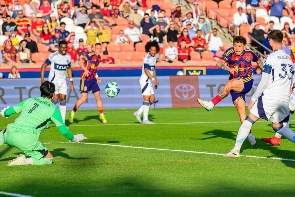 Real Salt Lake scores in first minute but gives up decisive goal in 90th vs. Vancouver