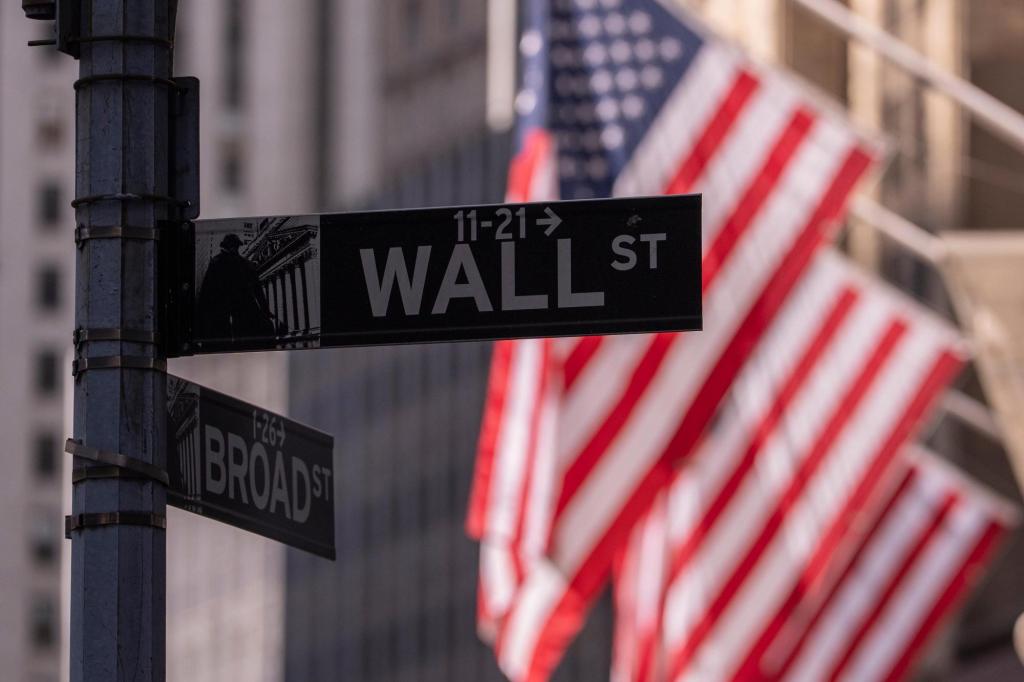 Wall Street futures mixed ahead of US jobs data and tariff deadline