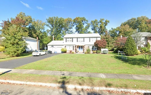 8 Mohawk Lane, Manalapan, NJ